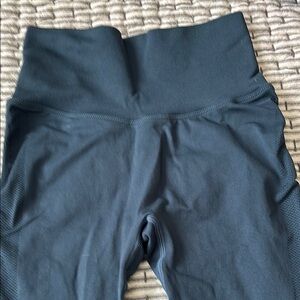 Blue High rise scrunch butt leggings.